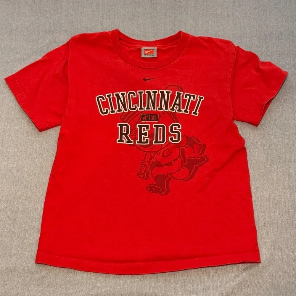 Y2K Nike Cincinnati Reds Center Swoosh Graphic T-Shirt Youth Size Large